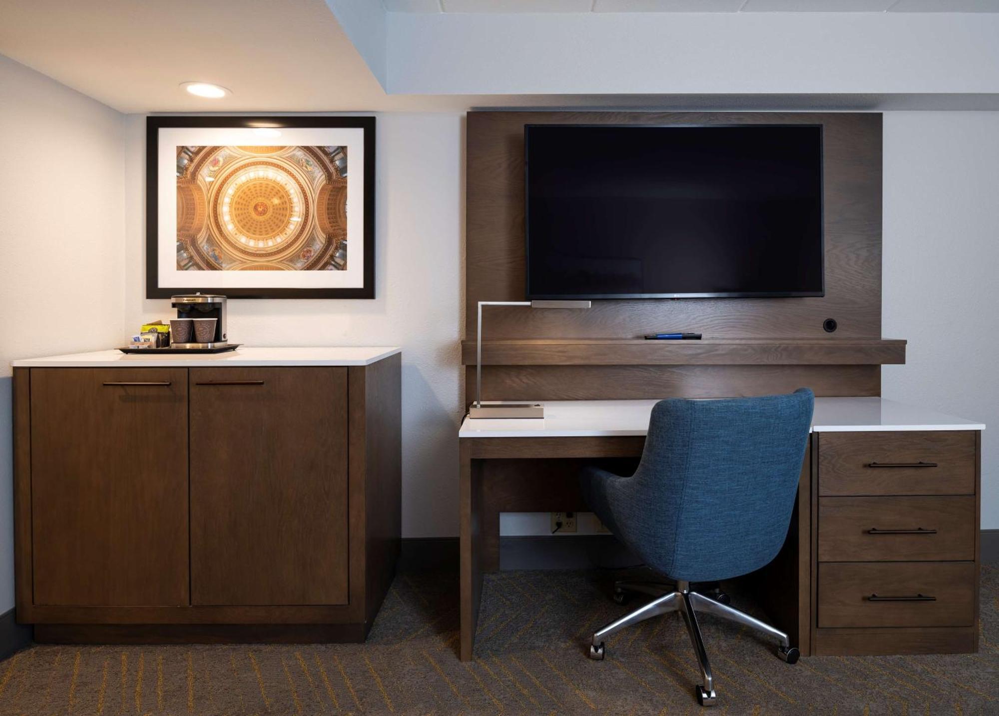 Doubletree By Hilton Madison East Hotell Eksteriør bilde