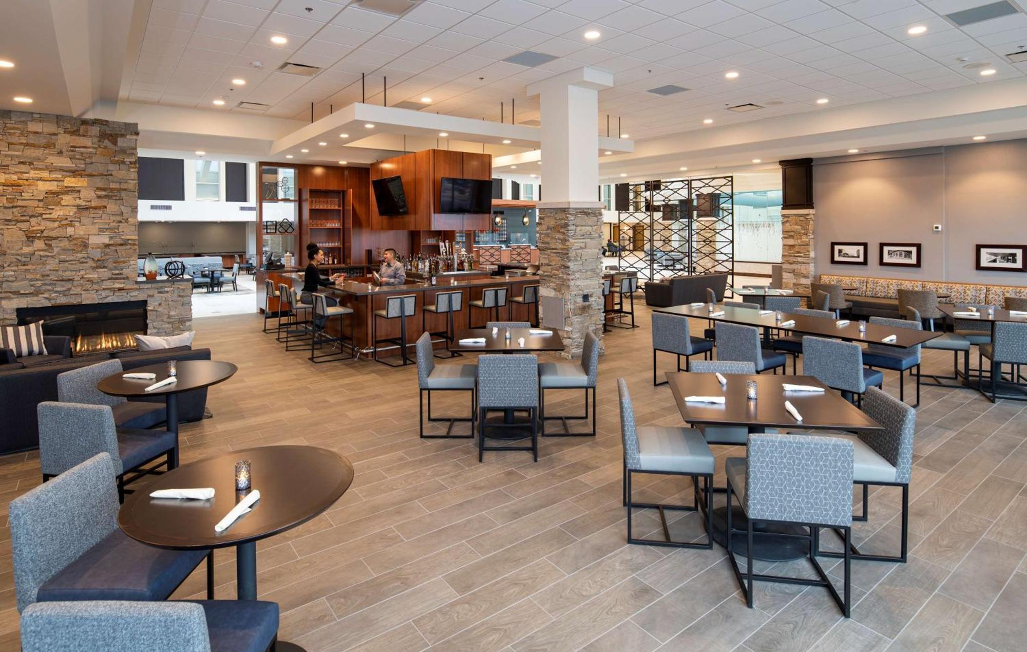 Doubletree By Hilton Madison East Hotell Eksteriør bilde